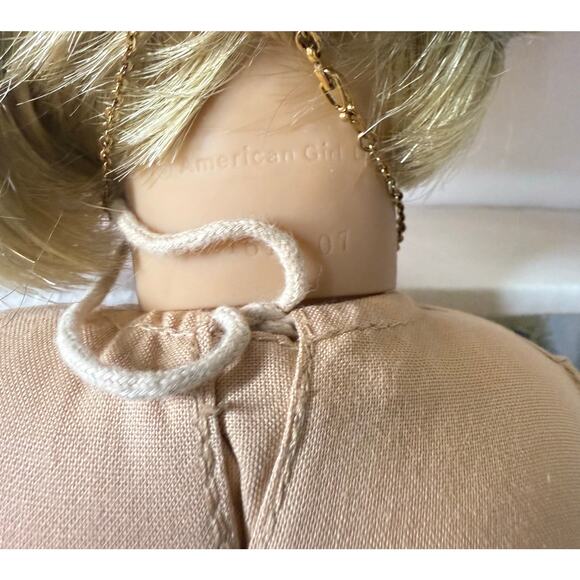 VTG American Girl 18" KIT DOLL + Meet Outfit Accessories Necklace Coin Hat Box - Picture 11 of 14